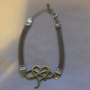 Elegant Silver Heart Design  Bracelet